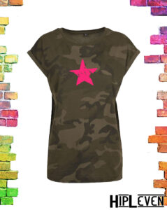 Camouflage print plussize dames t-shirt met fuchsia roze ster