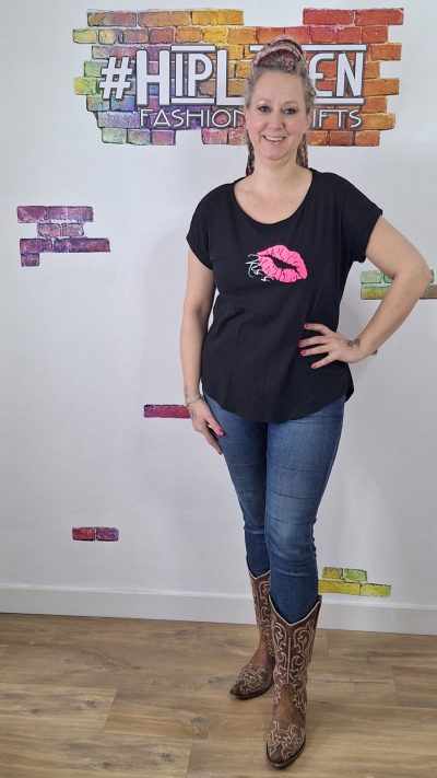 Zwart plussize dames t-shirt met lange rug