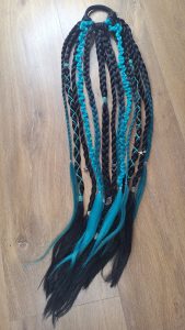 Luxe handgemaakte festival vlechten op elastiek | zwart & zeeblauw